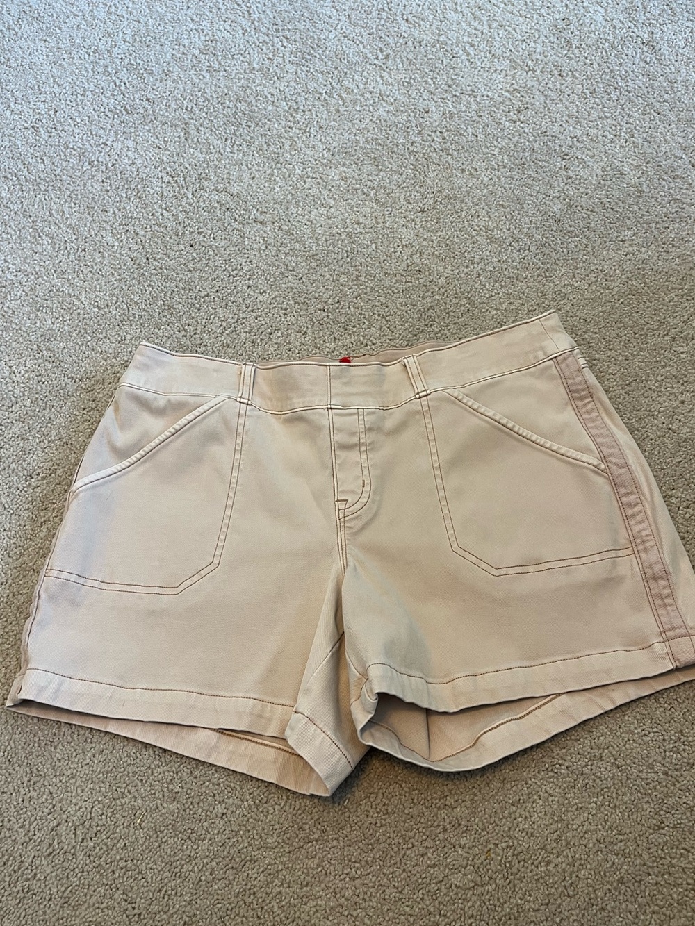 Spanx Pull On Twill Shorts in Pink. Size Large.